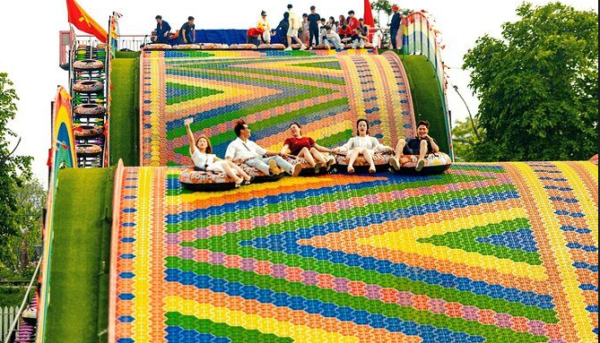 European-style Rainbow Dry Slide at Mega Grand World Hanoi – A Benchmark Supporting Facility for Cultural Tourism Complex