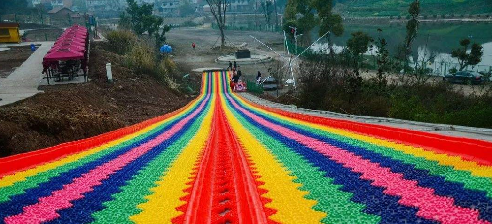 How do we build a rainbow slide on a completely flat site?