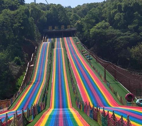 Does the Rainbow Slide get too hot to touch in the summer? Is there any safety risk?