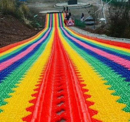 How Our Rainbow Slides Handle Extreme Temperature Swings: Anti-Deformation & Anti-Crack Solutions