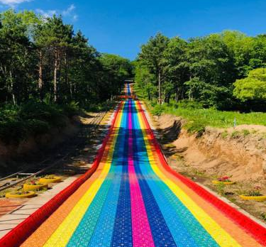 How to Secure the Foundation of a Dry Rainbow Slide
