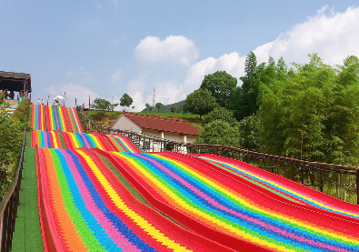 Beyond the Straight Line: Redefining the Rainbow Slide Experience