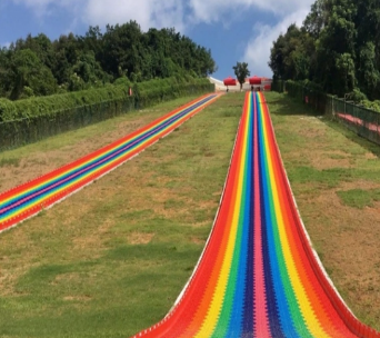 Feasibility Analysis of Rainbow Slide Construction in Tropical and Extreme Cold Regions